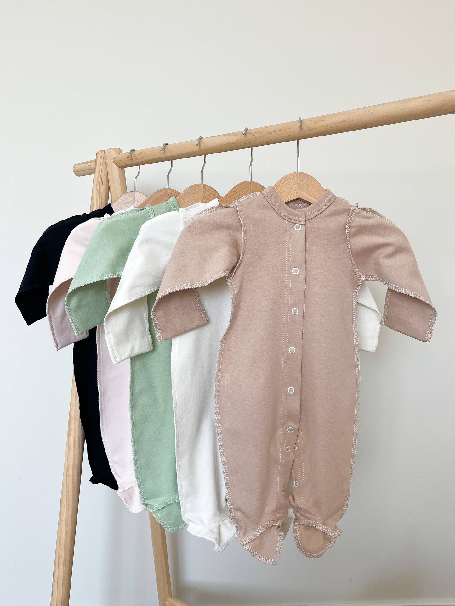 Newborn Romper (Outside seam and anti scratches)