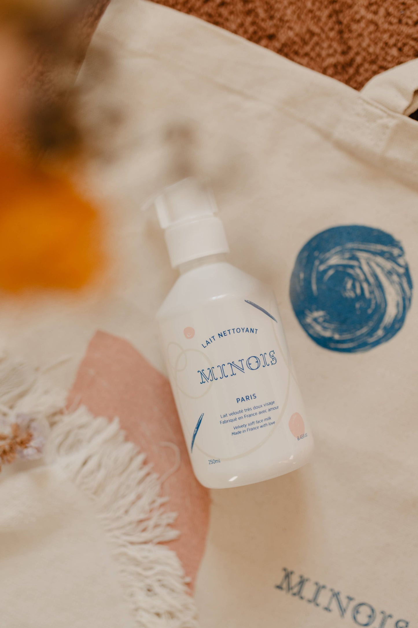 Cleansing milk
Very gentle cleansing milk for the face