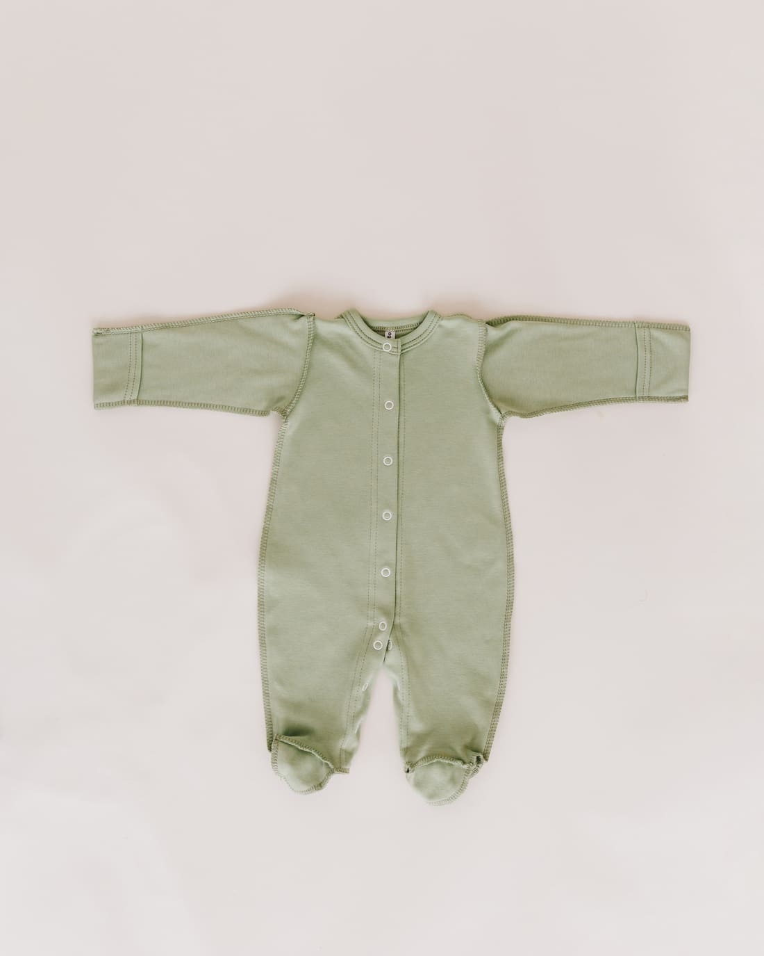 Newborn Romper (Outside seam and anti scratches)