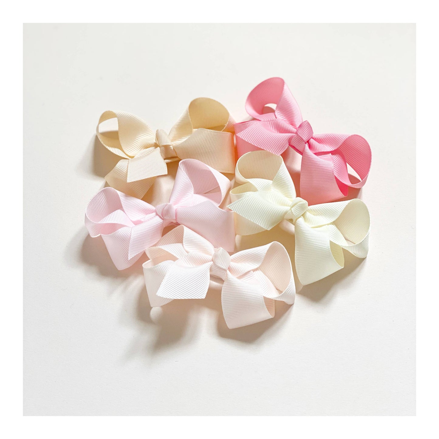 Maxima hair bow with clip in powder pink