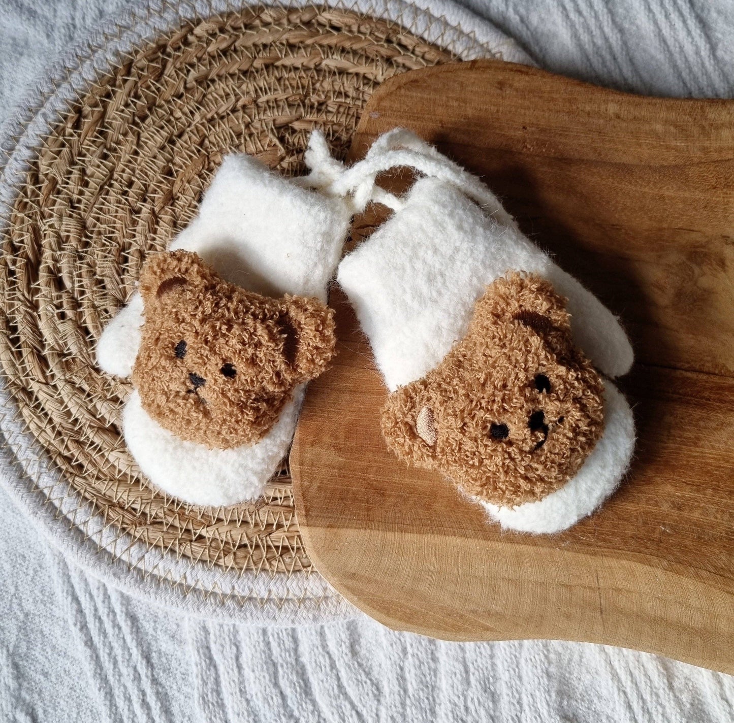 Baby gloves with teddy bear