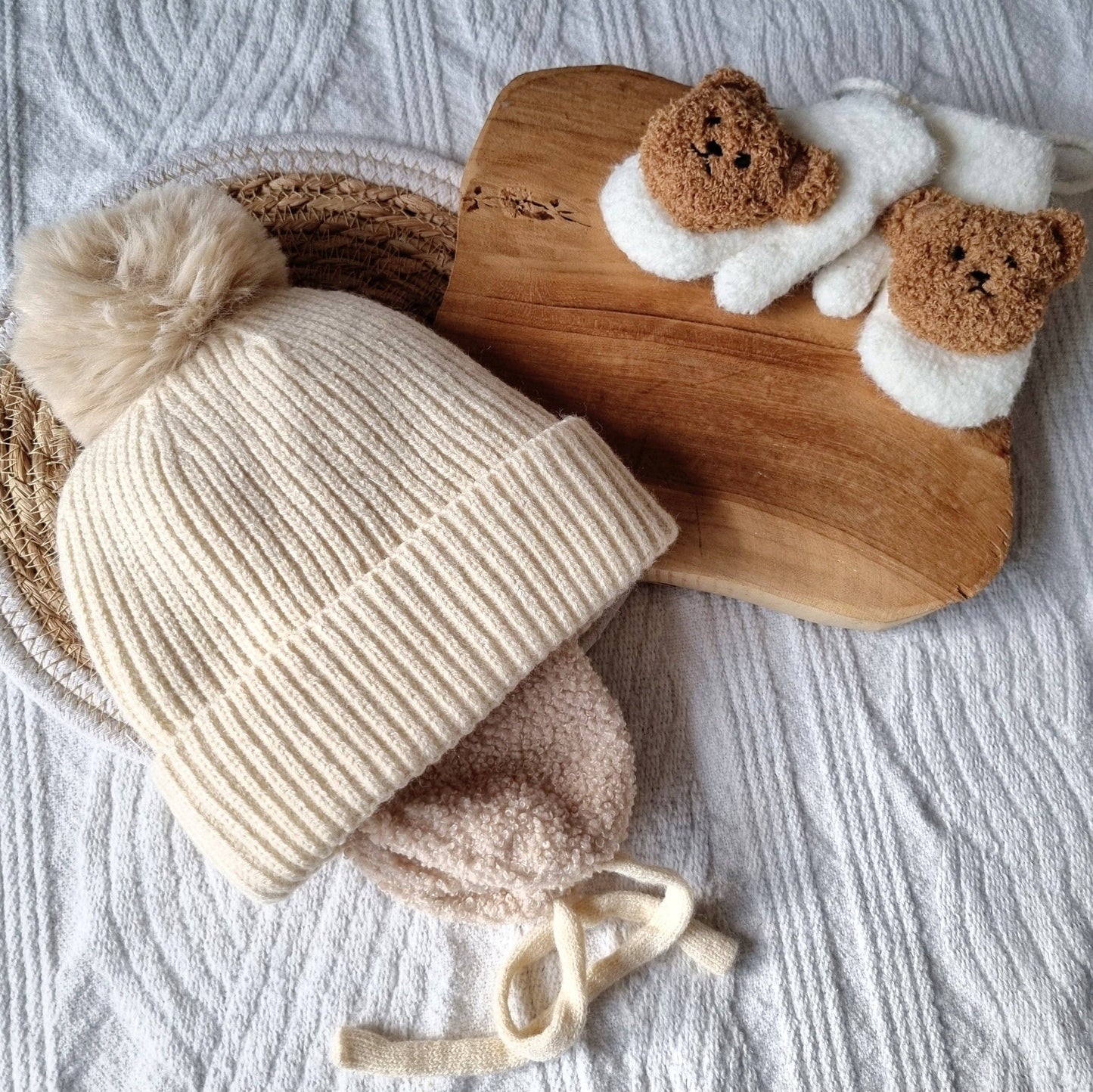 Baby gloves with teddy bear