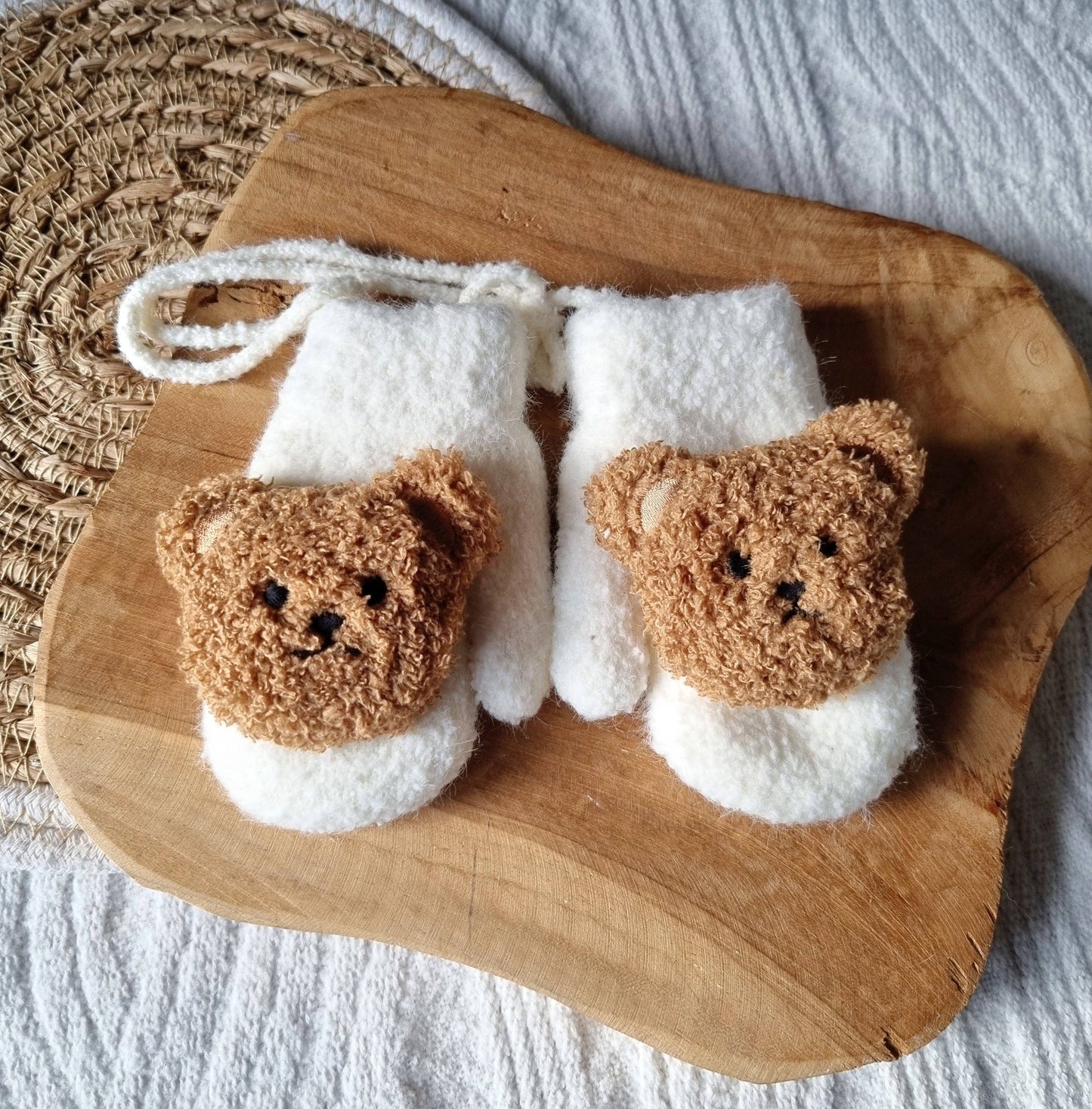 Baby gloves with teddy bear