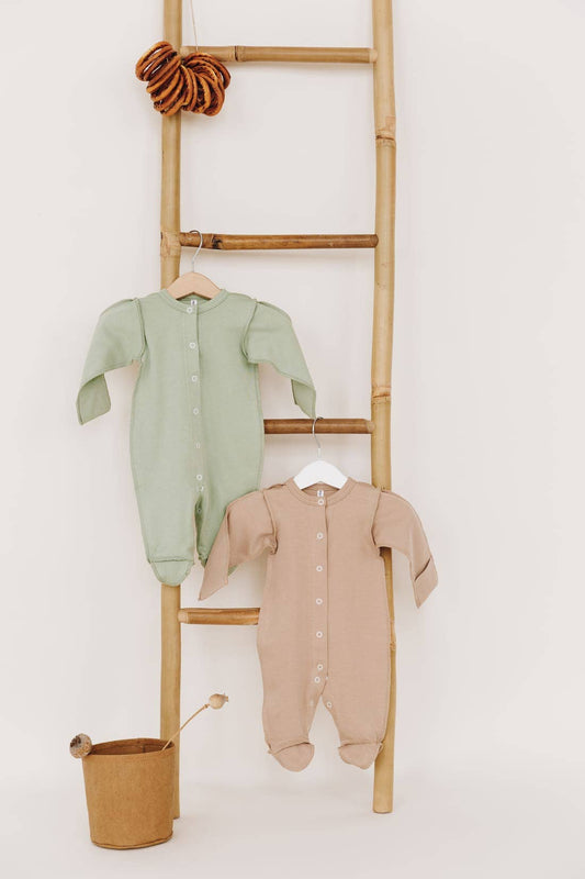 Newborn Romper (Outside seam and anti scratches)