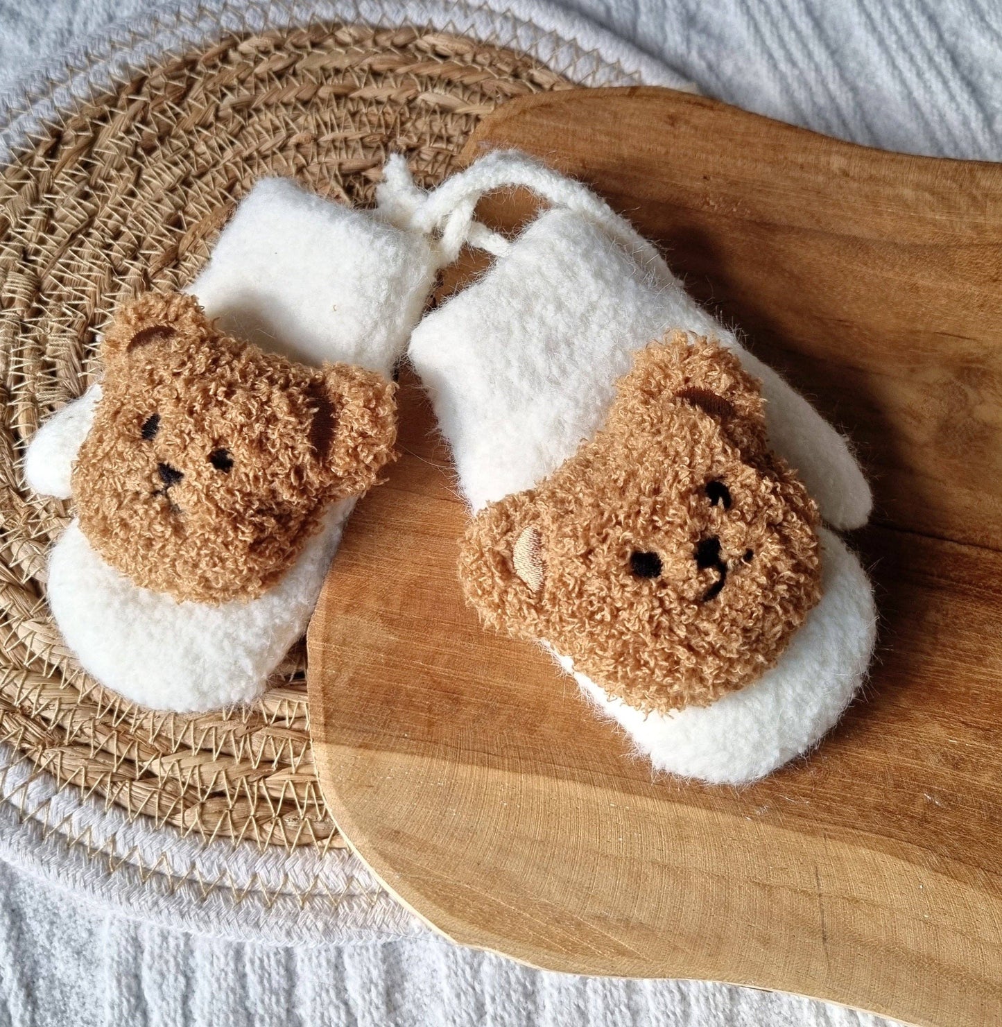 Baby gloves with teddy bear