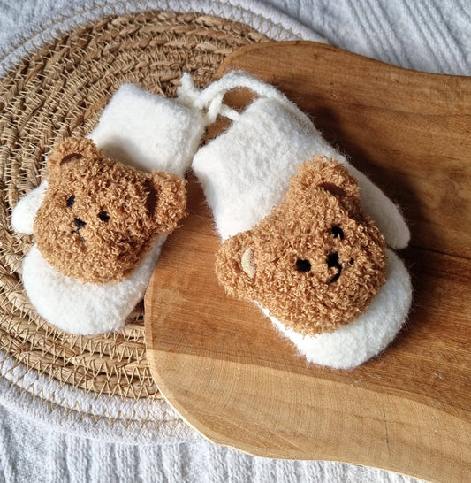 Baby gloves with teddy bear
