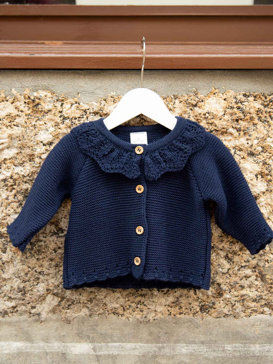 Knitted jacket with frill collar